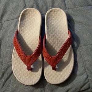 NWOT Vionic Sandals size 7